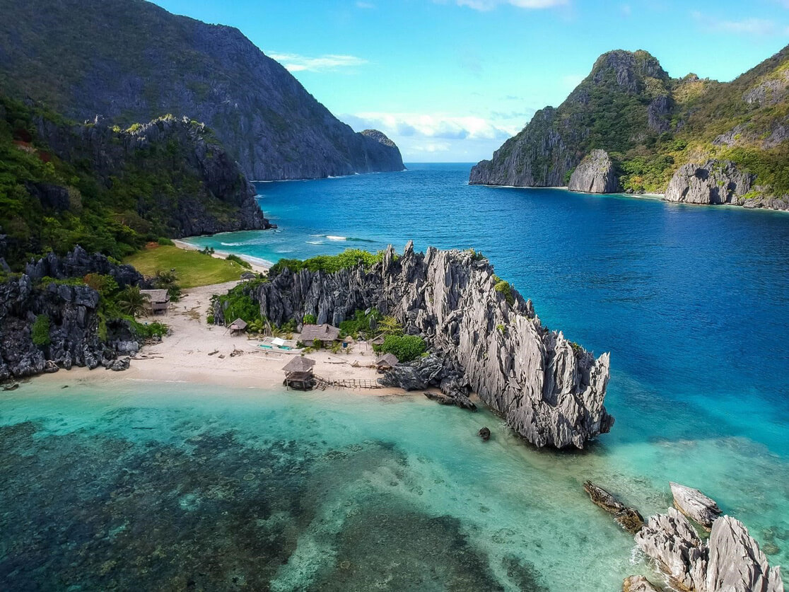 Pulau terbesar di Kepulauan Riau