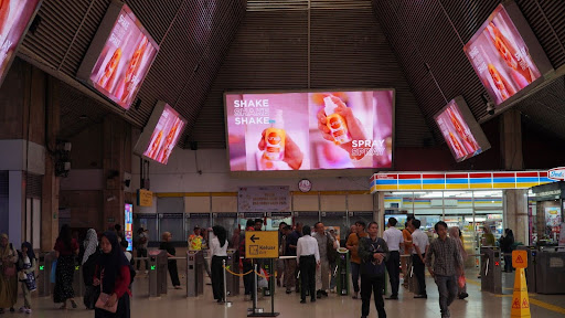 Iklan di Stasiun